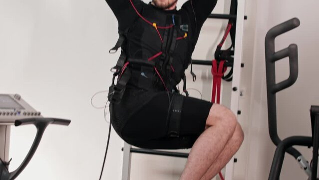 A man in ems suit training his legs