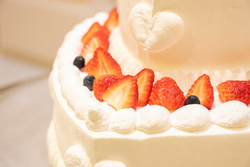 Heart-shaped cake with lots of strawberries