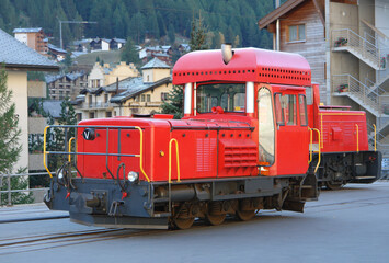 マッターホルンゴッタルド鉄道のクラシカルなでディーゼル機関車