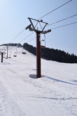 Fototapeta na wymiar スキー場 リフト 雪景色