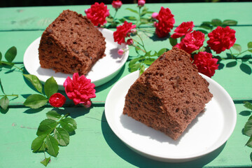 チョコレーズンシフォンケーキと蔓薔薇でティータイム