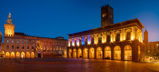 Bologna at night- Piazza Maggiore © Mike Mareen