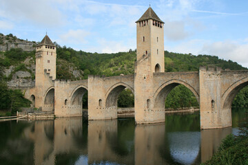 Fototapeta na wymiar valentré bridge in cahors (france) 