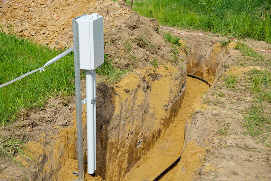 Neu gesetzter Hausanschlusskasten f&uuml;r Eigenheim