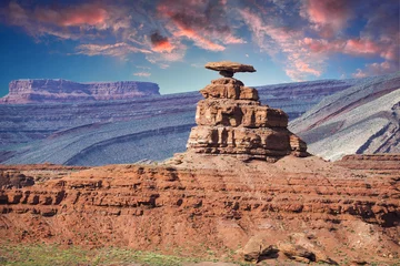 Rolgordijnen Mexican hat rock in Utah © Fyle