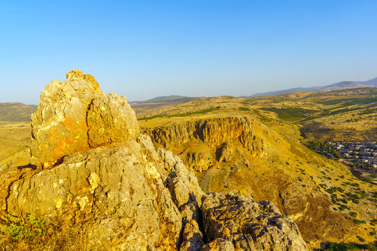 Rocks and the cliffs of Mount Nitai, in mount Arbel
