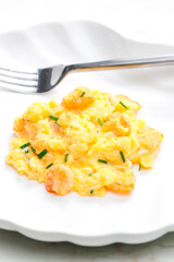 scrambled eggs with shrimps and chive