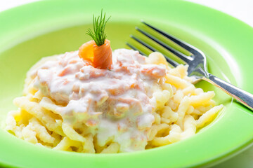 spetzle with sauce of smoked salmon