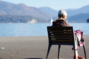 vieillesse sur les bords du lac d'Annecy 
