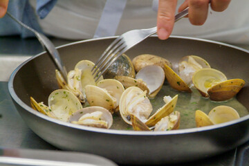Salteado de almejas