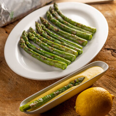 grilled asparagus with hollandaise sauce