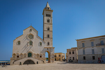 Trani is a seaport of Apulia, in southern Italy, on the Adriatic Sea. - obrazy, fototapety, plakaty