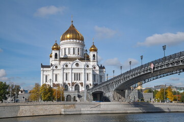 Fototapeta na wymiar Moscow, Russia - September 29: Autumn view of the Cathedral of Christ the Savior and the Patriarchal Bridge over the Moscow-river