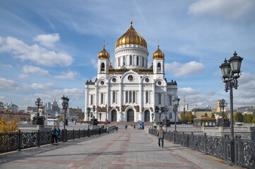 Fototapeta na wymiar Moscow, Russia - September 29: The Cathedral of Christ the Savior and the Patriarchal Bridge on an autumn sunny day 