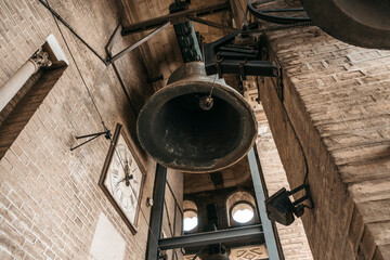 Fototapeta na wymiar bell of giralda in front of clock in cathedral of Seville
