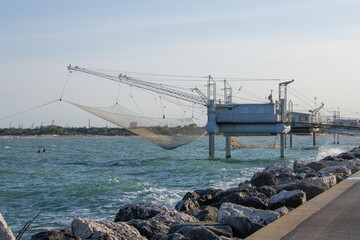 trabocchi sul pontile di Ravenna in Italia