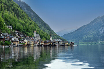 Obraz premium Lakeside Village of Hallstatt in Austria