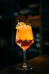 aperol spritz drink 