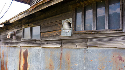 古い老朽化した空き家