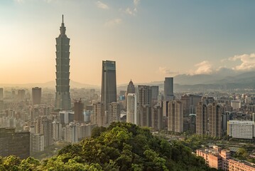 Fototapeta premium Taipei, Taiwan city skyline during the sunset.