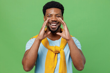 Young man of African American ethnicity 20s wear blue t-shirt scream hot news about sales discount...