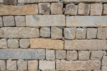 Arrangement and texture of stone walls