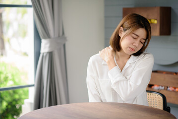An Asian woman with shoulder pain symptoms.
