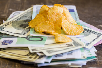 Potato chips on banknotes. The rise in food prices in Ukraine due to the war