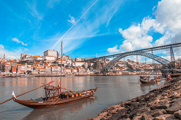 Barco Rabelo no Porto com Ponte D. Luís | Rio Douro, Portugal - obrazy, fototapety, plakaty