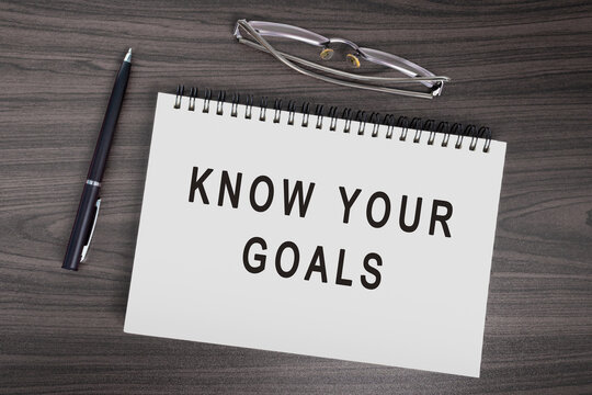 Know your goals text on notepad with pen, notepad and reading glasses.