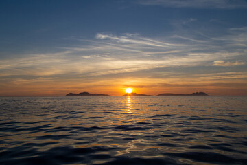 Bonita puesta de sol en la Ría de Vigo. 