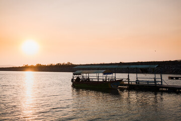 Obraz premium Boats docked at lake at sunset in Mexico
