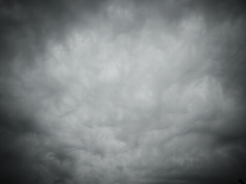 dunkler, bedrohlicher grauer Himmel, Hintergrund Textur
