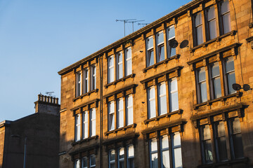 Fototapeta premium facade of an building in sunlight during golden hour