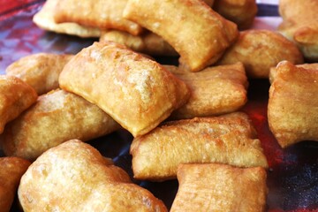 Patongo is popular desserts for breakfast and dinner
and the rush hour for everyone