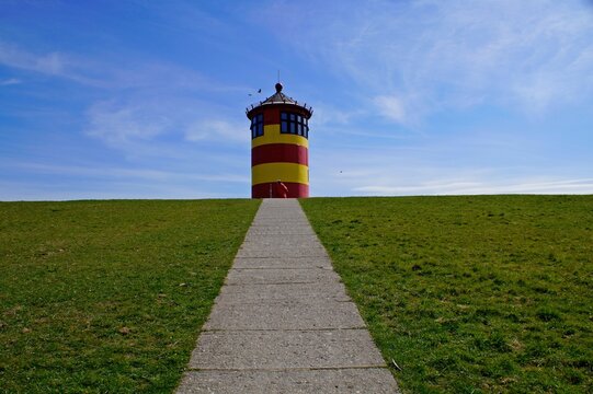 Friesland: "alle Wege führen zum Leuchtturm"