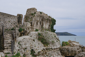 Fototapeta na wymiar ruins of the castle, ancient architecture, travel landscape