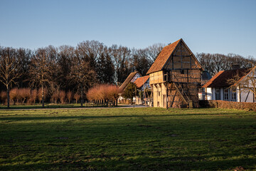 Fototapeta na wymiar red barn in autumn in Bokrijk 