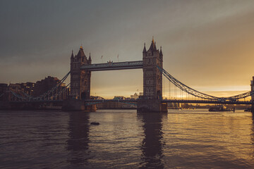 Fototapeta na wymiar Tower Bridge Sunrise 3