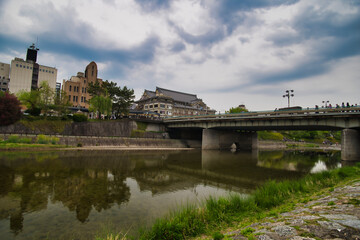 賀茂川と四条大橋の眺め　　京都　日本　
