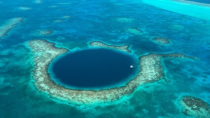 Blue hole Belize 