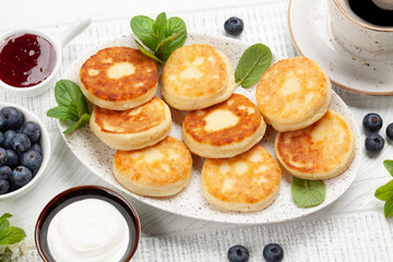 Cottage pancakes with jam, sour cream and berries
