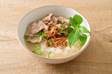 Pho Bo vietnamese soup with pork and rice noodles