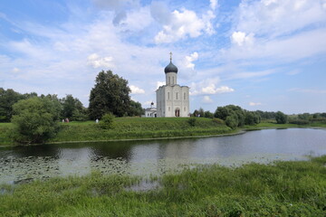 Fototapeta na wymiar Pokrova na Nerli Church