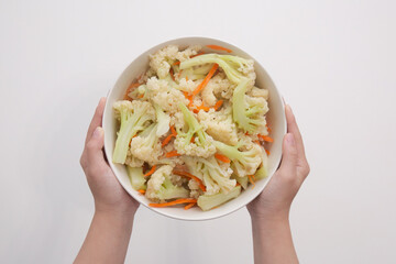 White cauliflower rich in dietary fiber and vitamin C.