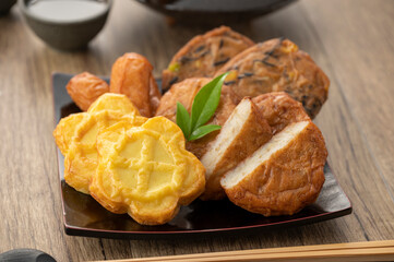 皿に盛られた薩摩揚げ