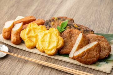 皿に盛られた薩摩揚げ