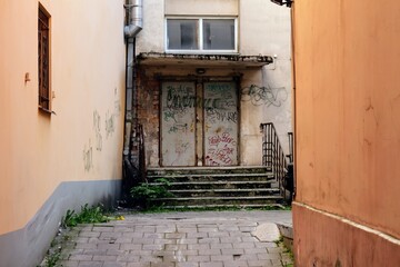 Fototapeta na wymiar old door in town