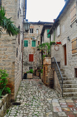 Fototapeta na wymiar Beautiful an£ typical picturesque corner flanked by old traditional buildings in Kotor Montenegro 