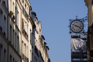 Fototapeta na wymiar Horloge parisienne